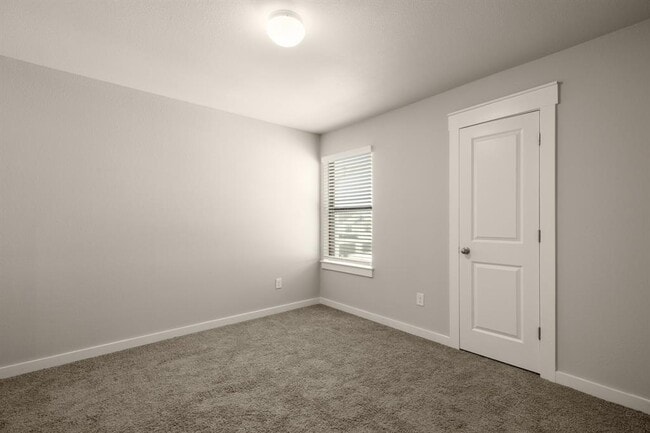 Building Photo - 253 Fieldwood Dr