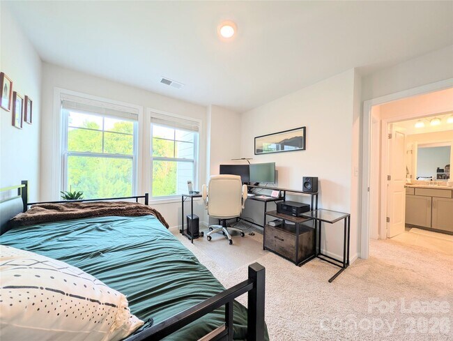 Building Photo - 626 Altamonte Dr