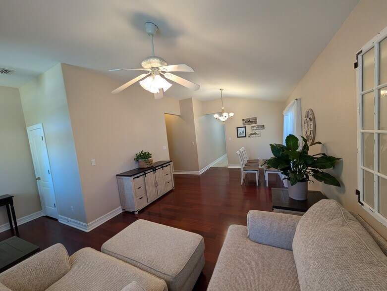 Enterance - 1015 Burning Tree Way