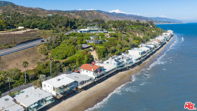 Building Photo - 27040 Malibu Cove Colony Dr