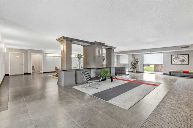 Building Photo - 1-bedroom, 1-bath condo