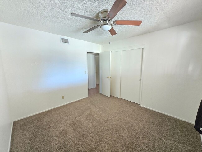 Building Photo - 440 Cheyenne Cir