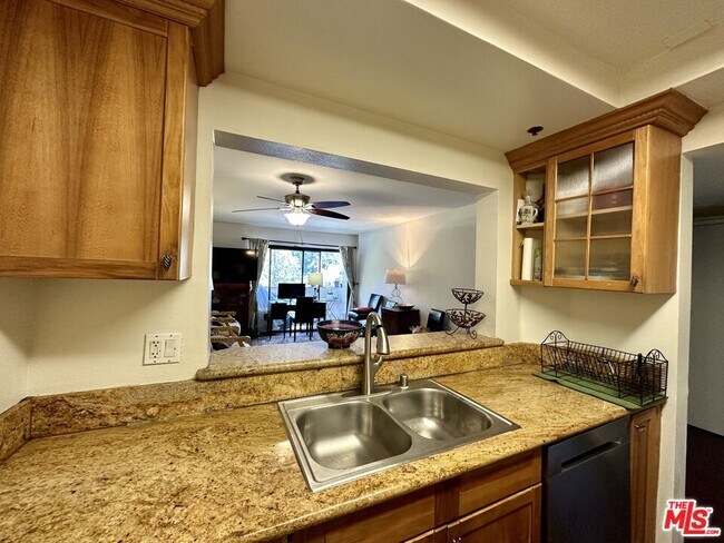 Building Photo - 501 Palisades Dr