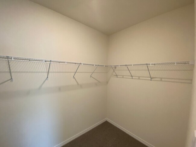 Building Photo - Desirable SE Ocala Subdivision - Lake Diamond-North - 4/3/2 *Available Soon* Won't Last!