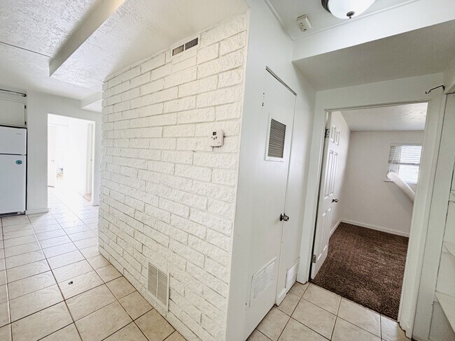 Building Photo - 13413 Minuteman Dr