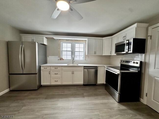 Building Photo - 156 E Prospect St