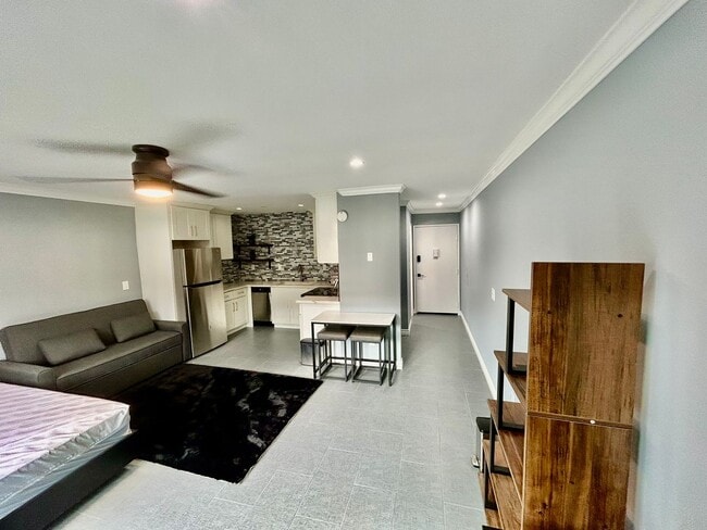 Building Photo - Studio Condo! Long Beach! 90804! Move-In Special $500 Off First Months Rent!