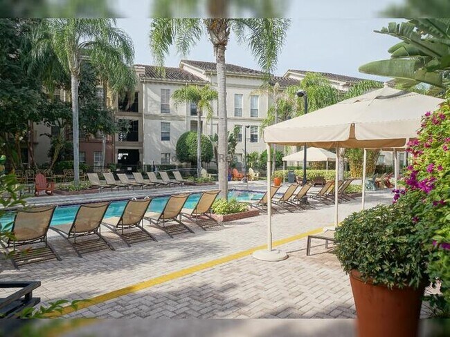 Building Photo - Experience the SoHo Lifestyle in the Heart of South Tampa!