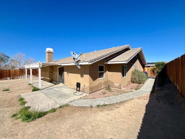Building Photo - Wow must see 4 bedroom Plus 2 bath Home in...
