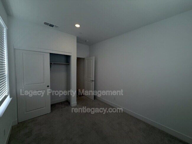 Building Photo - 8332 Taylormade Wy