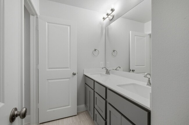 Building Photo - 1224 Redcoat Dr