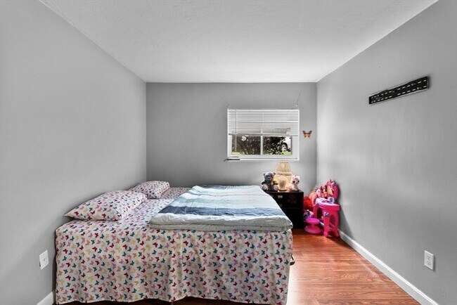 Building Photo - 11 Gibbs St