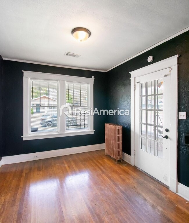 Building Photo - Look & Lease Special! Classic Bungalow in ...
