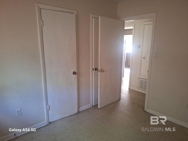 Building Photo - 2211 Wolf Ridge Rd