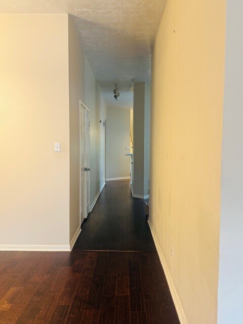 Building Photo - 543 Rivergrove Dr
