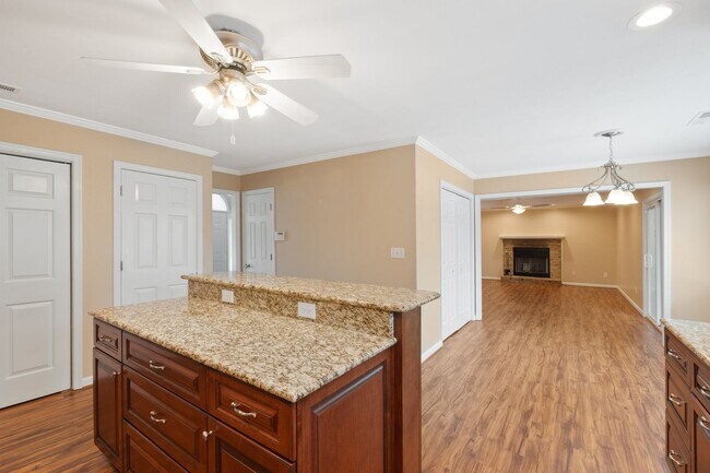 Building Photo - 5 Bedroom, 2.5 Bath Home for Rent in Salem Woods