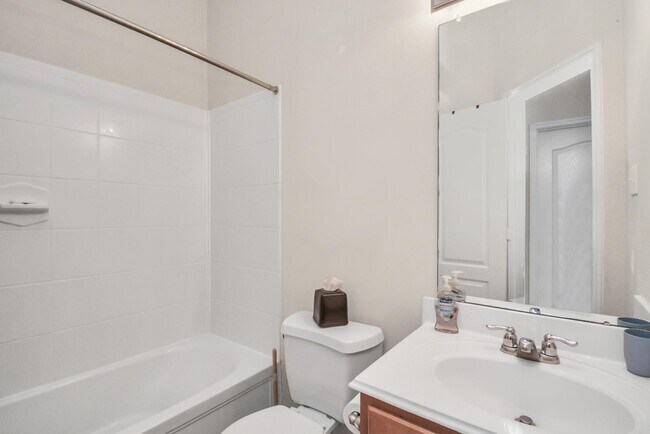 Building Photo - 3311 Raintree Village Dr