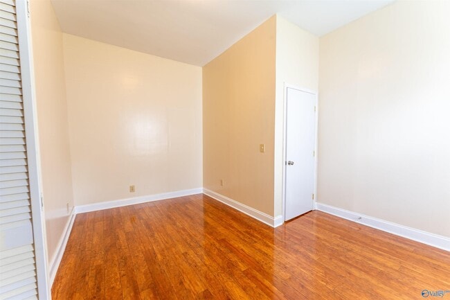 Building Photo - 718 Rison Ave NE