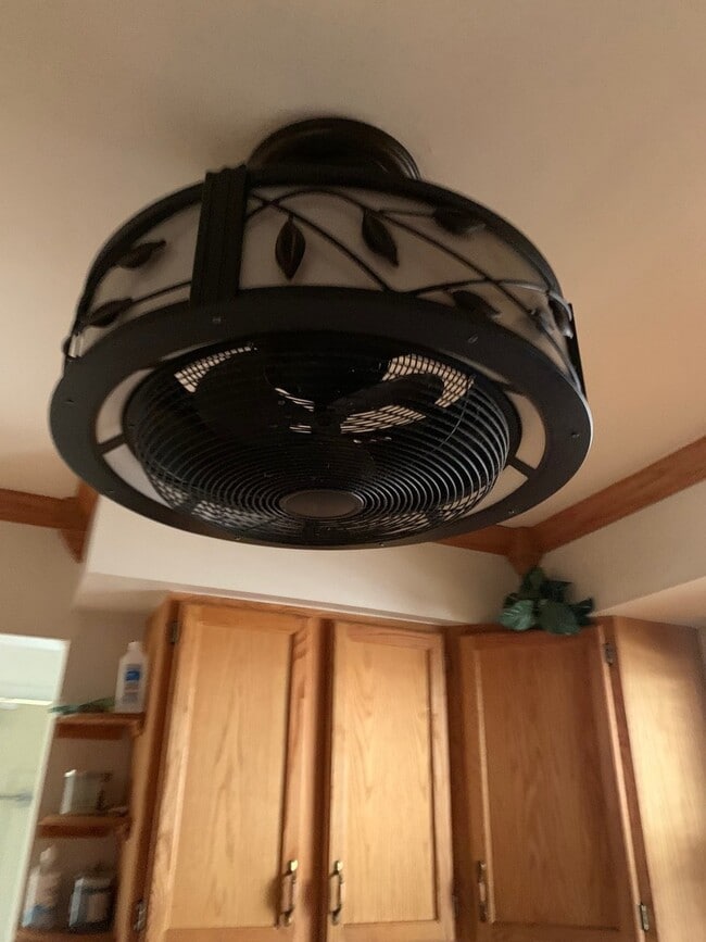 Building Photo - 14423 Sanderson Ave