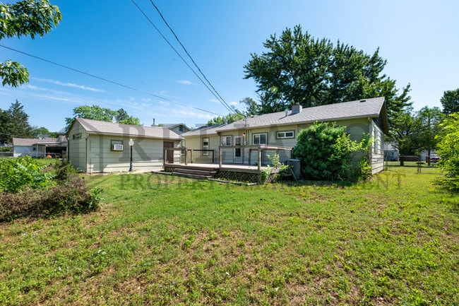 Building Photo - 749 N Westridge Dr