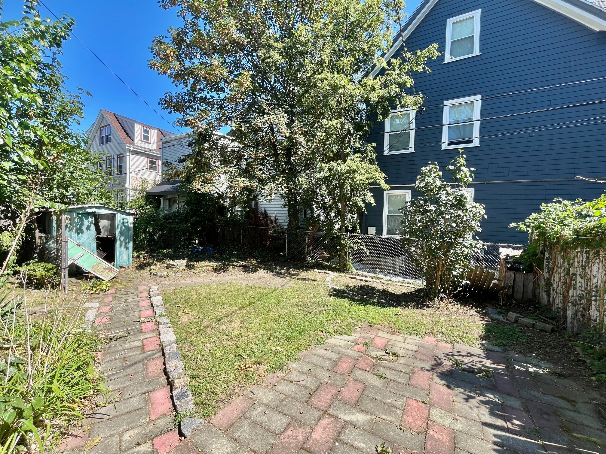 Building Photo - 65 Saxton St
