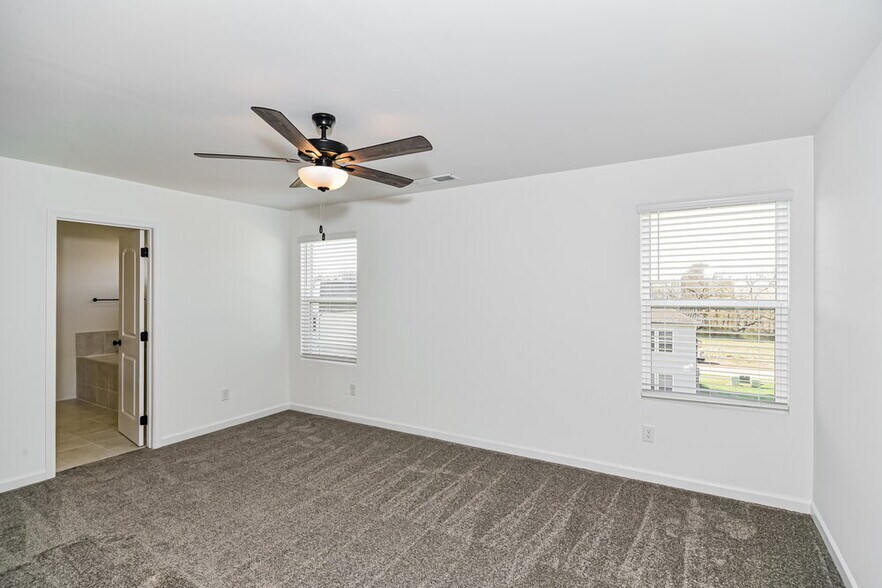 Building Photo - 193 E Millbrook Dr