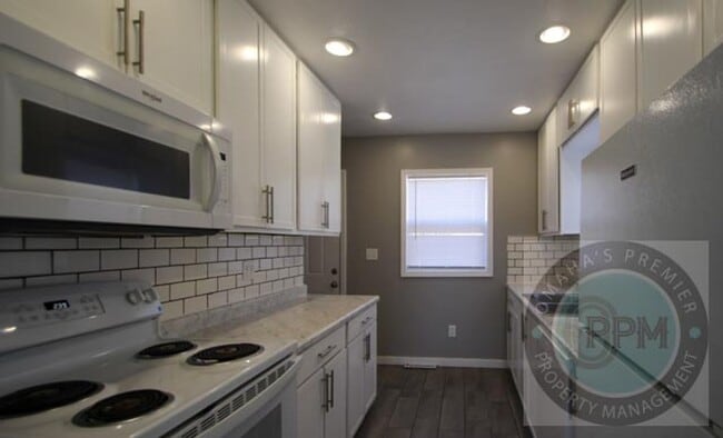 Building Photo - 3 Bed House in District 66!