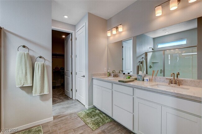 Building Photo - 871 Benning St