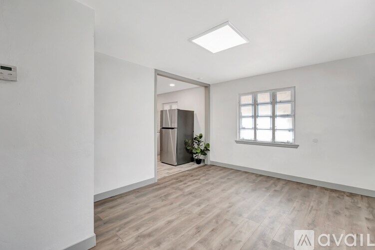 Building Photo - 506 S 11th St