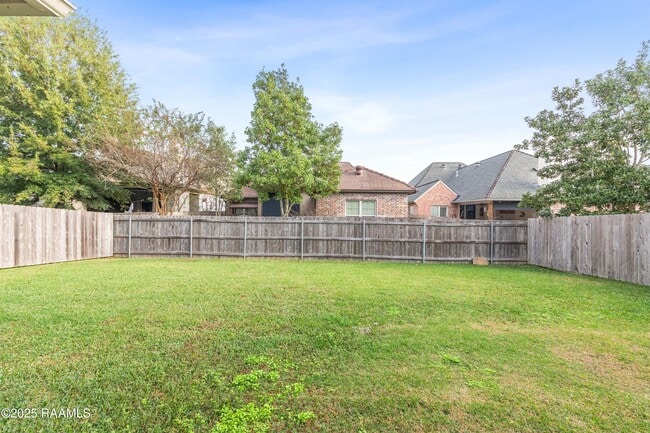 Building Photo - 311 Oats Dr