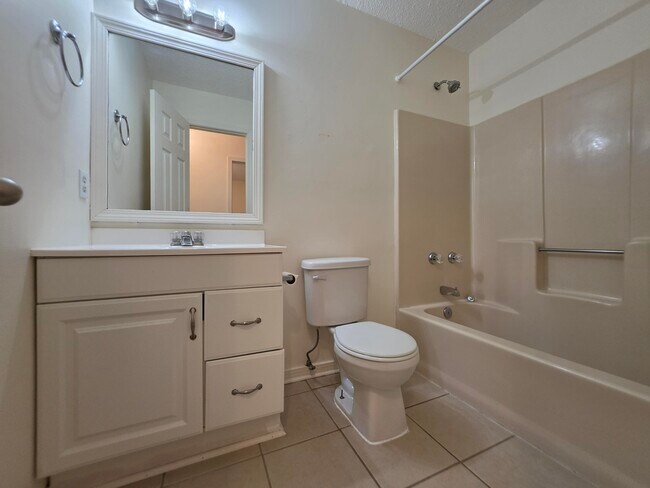 Building Photo - 2289 Estate Cir