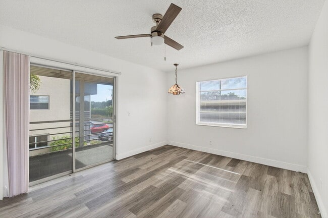 Building Photo - 180 Flanders C