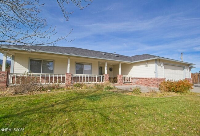 Building Photo - 1905 Lakeshore Dr