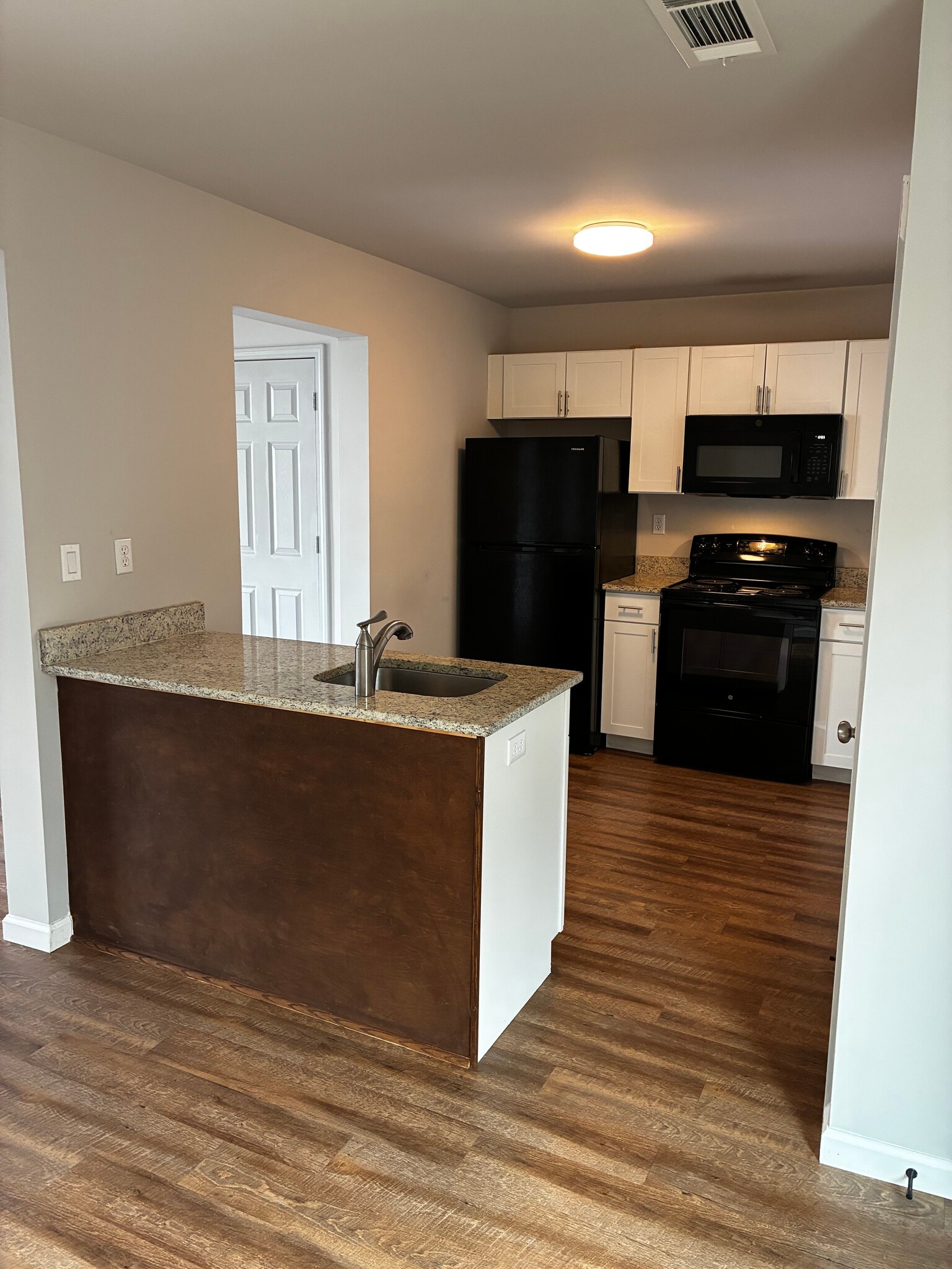 Building Photo - 61 Crabapple Rdg