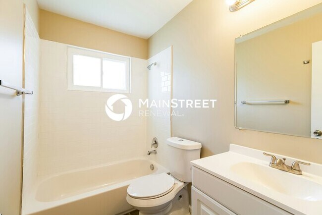 Building Photo - 3 Bedroom Pet-Friendly Home in Columbus, OH with Main Street Renewal