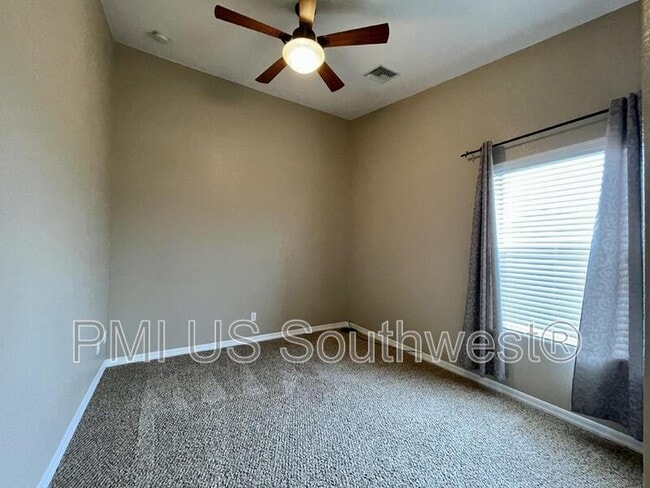 Building Photo - 11 Hickory Knoll Cir