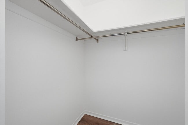 Building Photo - 4000 Triumvera Dr