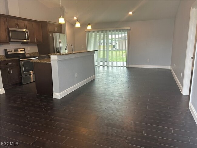 Building Photo - 1257 Columbus Blvd