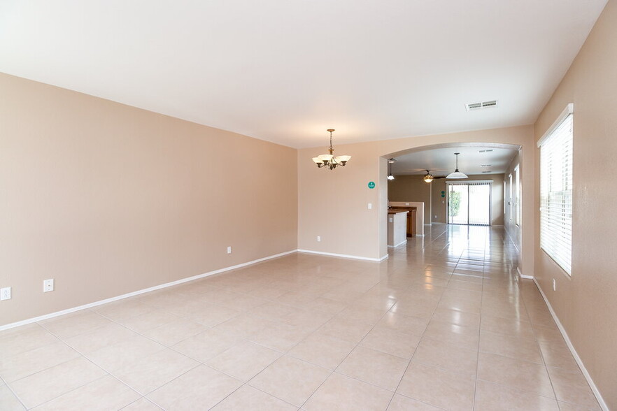 Building Photo - 3630 W Mesquite Ave