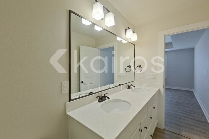 Building Photo - 6918 Bluebell Ct
