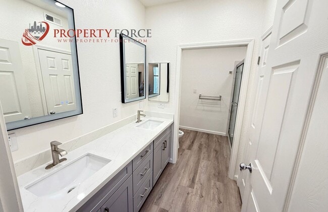 Building Photo - Updated 1,510 Sq Ft Belmont Condo Near Cal...