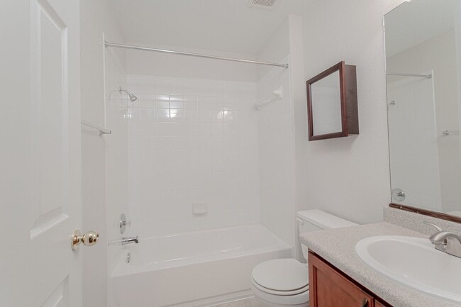 Building Photo - Inviting 4/BR 2/BA Home with Spacious Back...