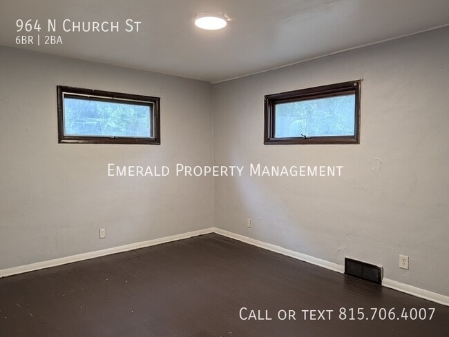 Building Photo - 964 N Church St