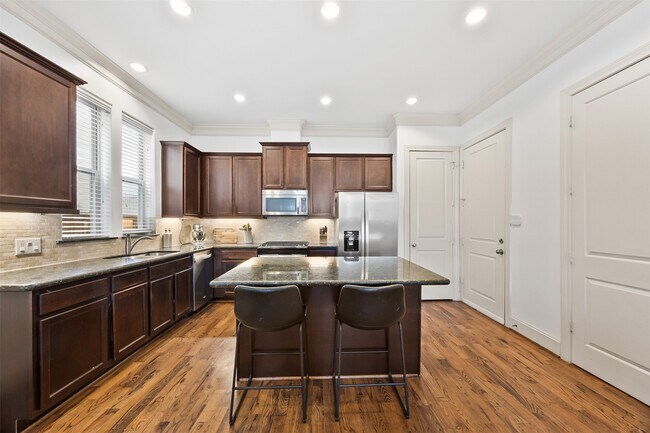 Building Photo - 8758 Kempwood Dr