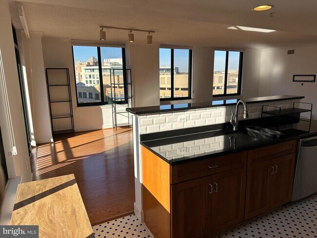 Building Photo - 1220 N Fillmore St