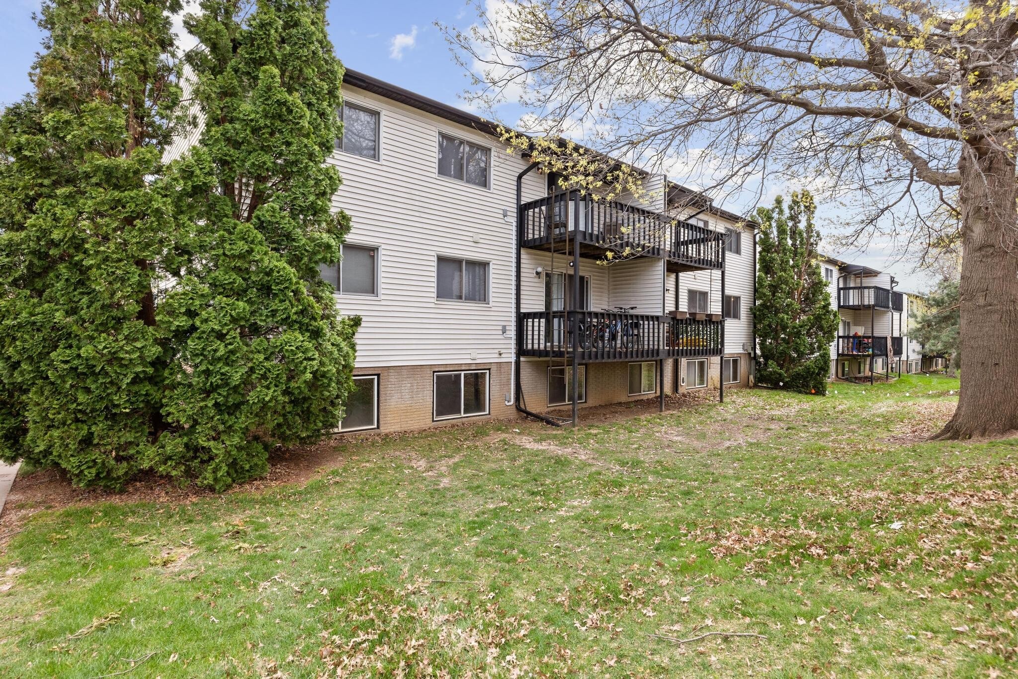 Building Photo - 740 Westwinds Dr