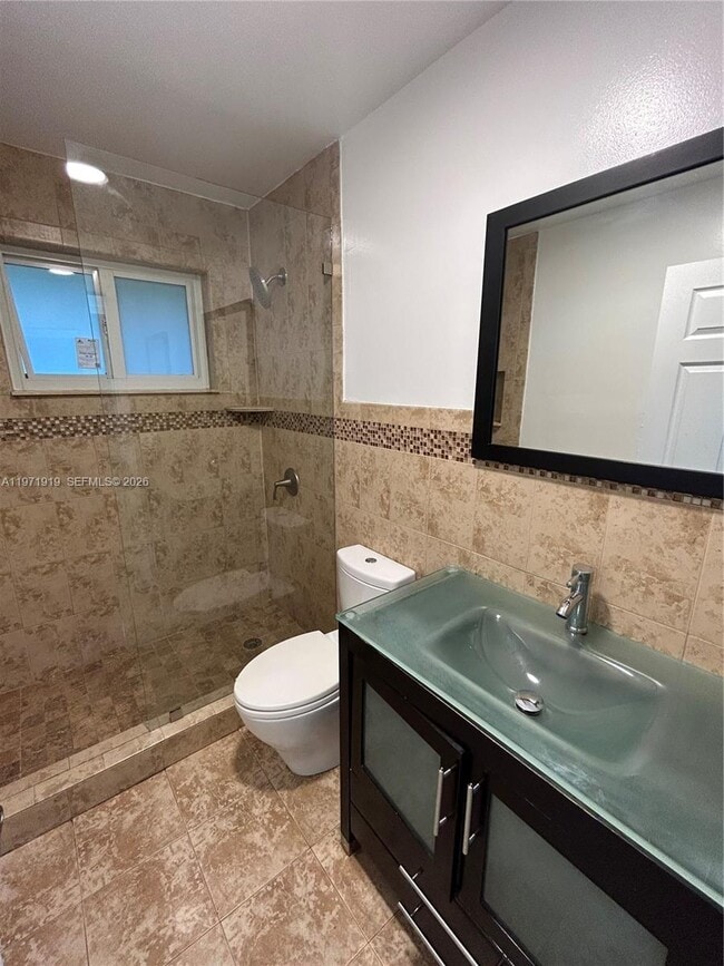 Building Photo - 230 SW 30th Ave