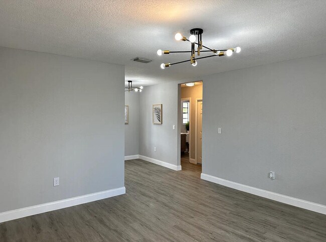 Building Photo - 110 SE 7th St