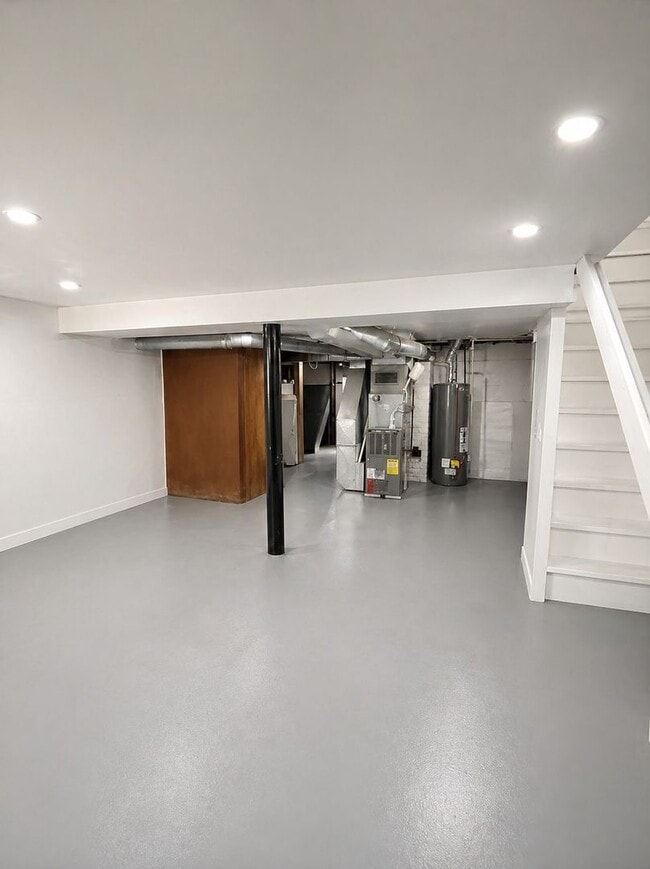Building Photo - Spacious 4-Bedroom Home in Cleveland