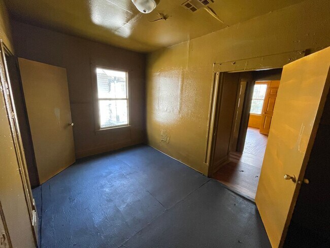 Building Photo - 2816 Milton St